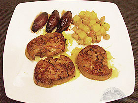 Foie a la plancha con sus guarniciones