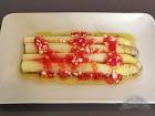 Esprragos frescos con vinagreta de tomate