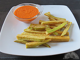 Berenjena frita con dip de salmorejo