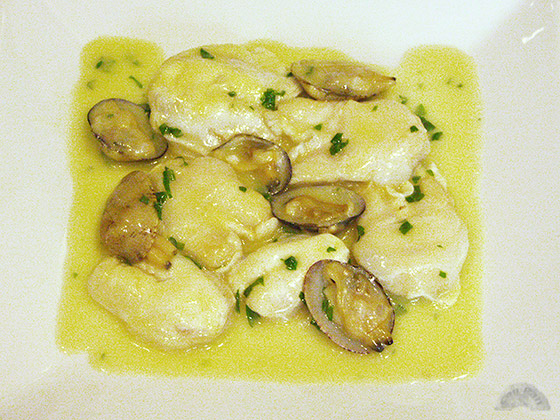 Cocochas de bacalao con almejas