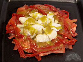 Ensalada de bacalao, tomate y pimiento