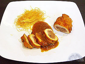 Pechuga de pollo rellena de bacon y foie