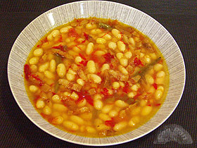 Pochas guisadas con guindilla y panceta