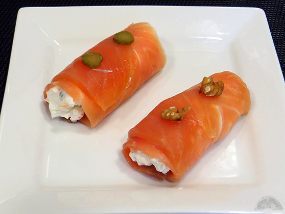 Rollitos de salmon ahumado y queso crema